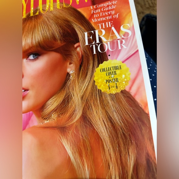 Taylor Swift - Fan Guide To The Eras Tour: 2 Collectible -2 sets available - Picture 3 of 17